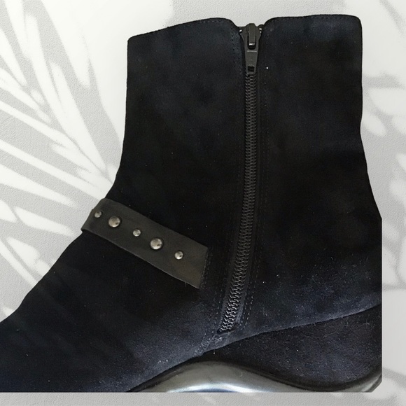 Ankle Boots Black Faux Suede Zipper Studs Round Toe Size 8.5 - Picture 3 of 6